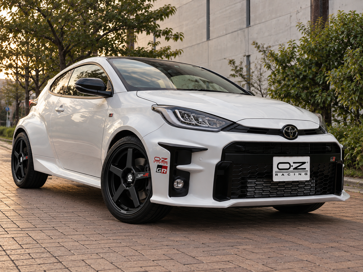 Winterkomplettradsatz Toyota GR Yaris IV – SPARCO JP-R 8x18 ET35 Matt Black