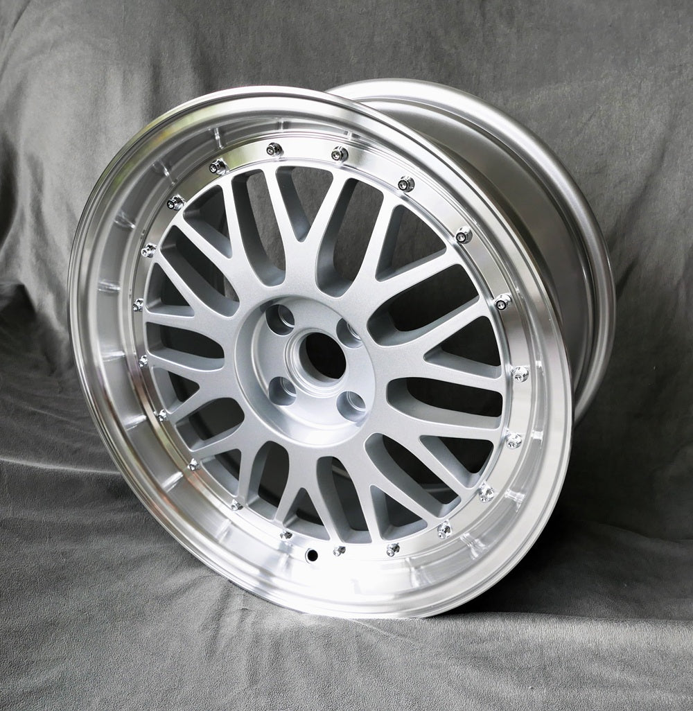 Maxilite 4X LE MANS STYLE, 8,5x17 BMW 3er E30 inkl. Radschrauben