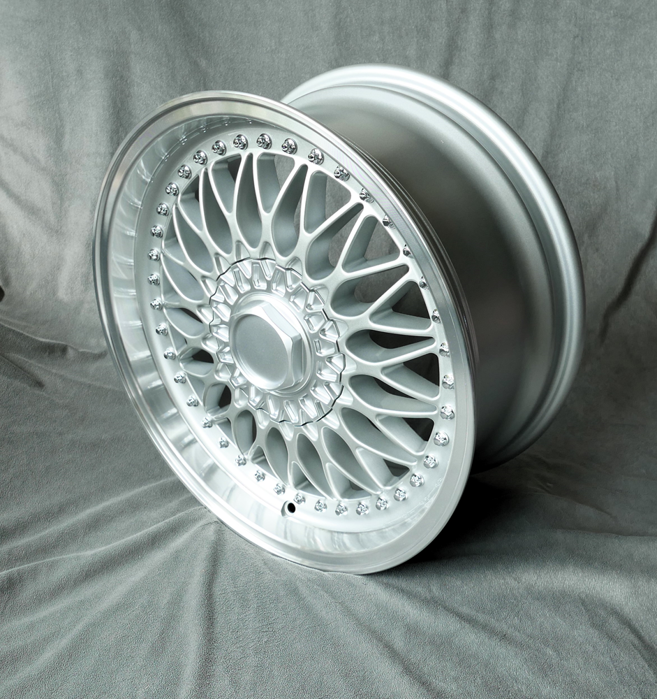 Maxlite RC 90 Style 7.5x17 ET35 5x112 - 4er Set mit Radschrauben 3-teilige Optik