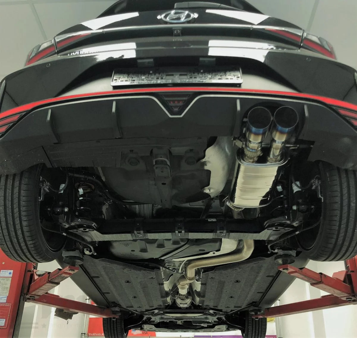 Invidia Q300 Hyundai i20N 2020- Hatchback Titan/Blau