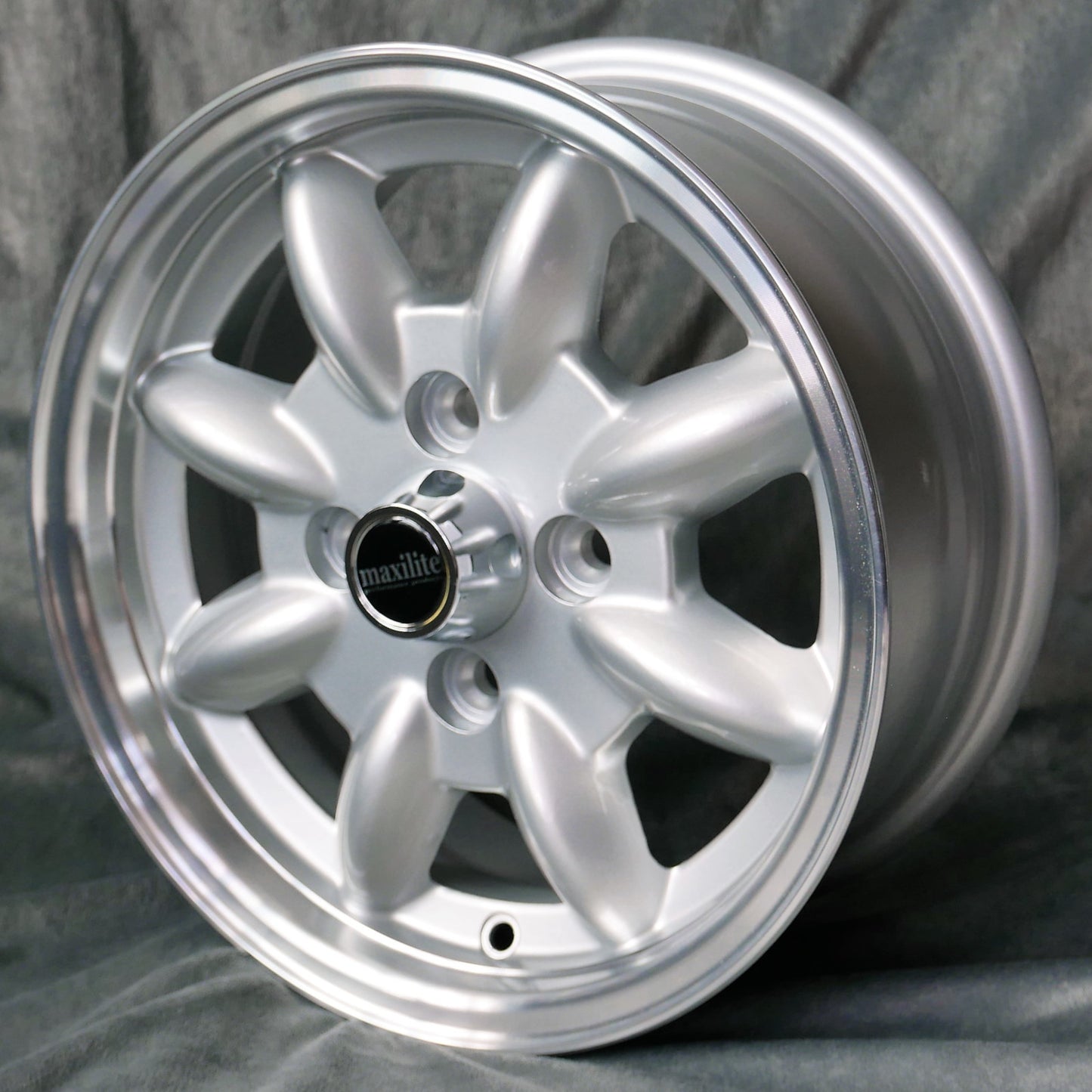 Set: 4x Minilight Style 5,5x13 silber/glanzgedreht + KM1 Hutmuttern + KM3 Radmuttern