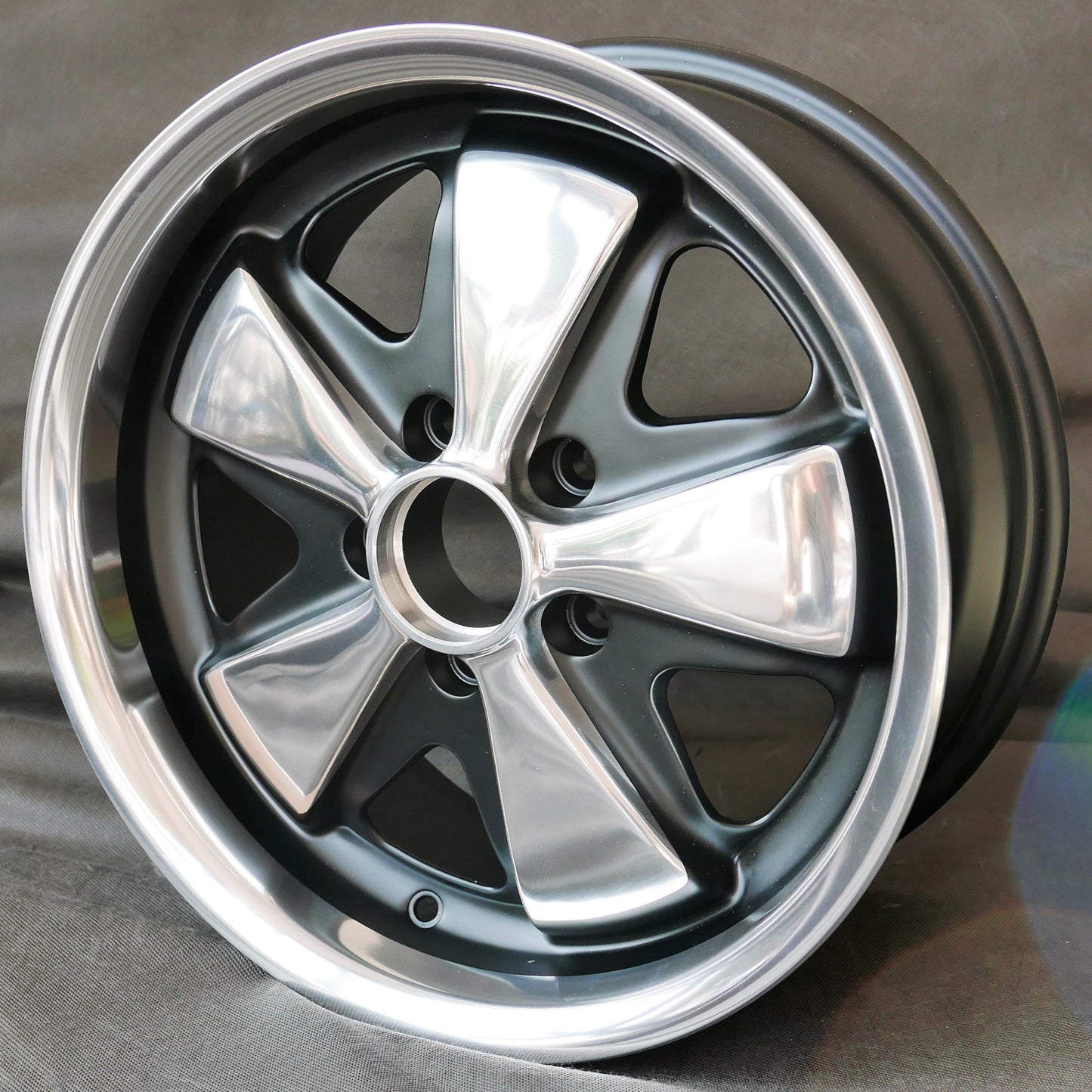 Maxilite 5 SPEICHE, 7x16 (VW) BLACK/POLISHED + KM14 Hutmuttern