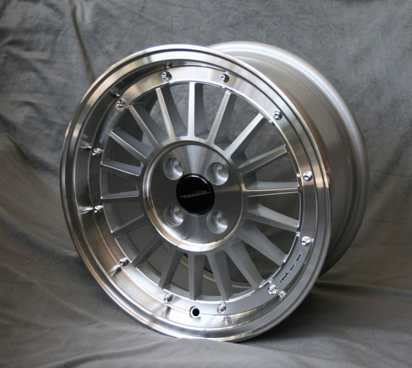 Set: 4x Working Class Hero 7x15 silber/glanzgedreht + KM1 Hutmuttern + KM3 Radmuttern