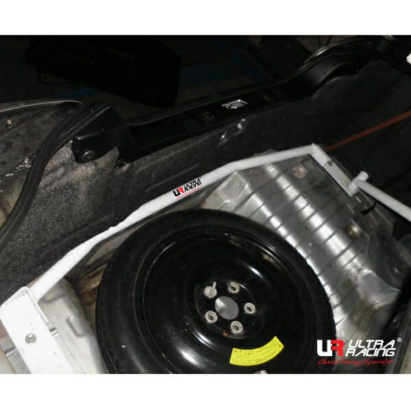 Ultra Racing UR-RE2-3457 – Hintere obere 2-Punkt Domstrebe | Nissan Skyline GTR R34 99–02