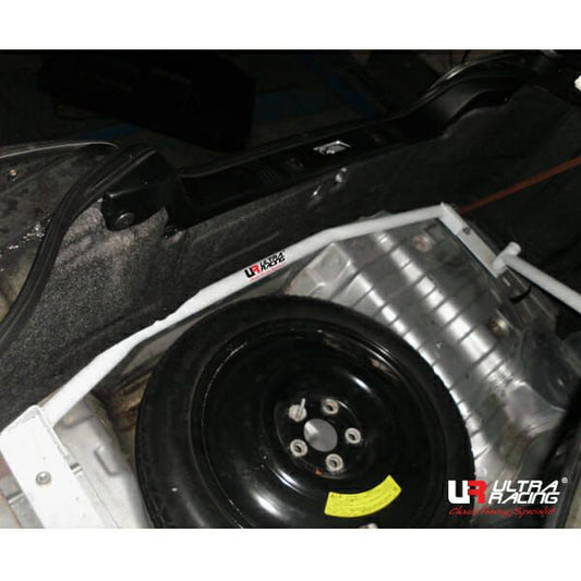 Ultra Racing UR-RE2-3457 – Hintere obere 2-Punkt Domstrebe | Nissan Skyline GTR R34 99–02