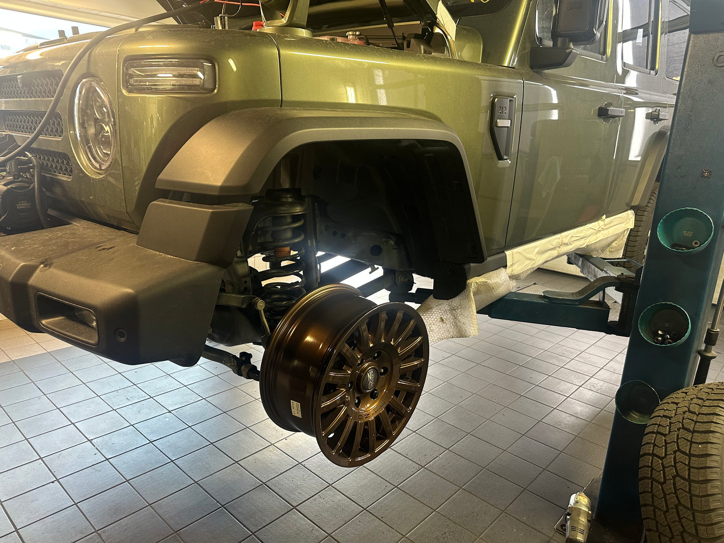 OZ Rally Raid 8.0x17 ET35 6/139 Gloss Bronze Black Lettering