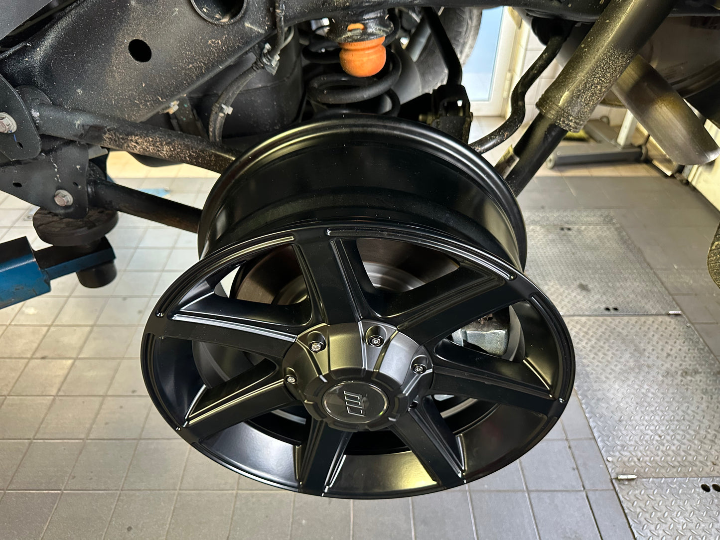 Borbet CWE 8x17 ET30 6x139,7 BAW 212