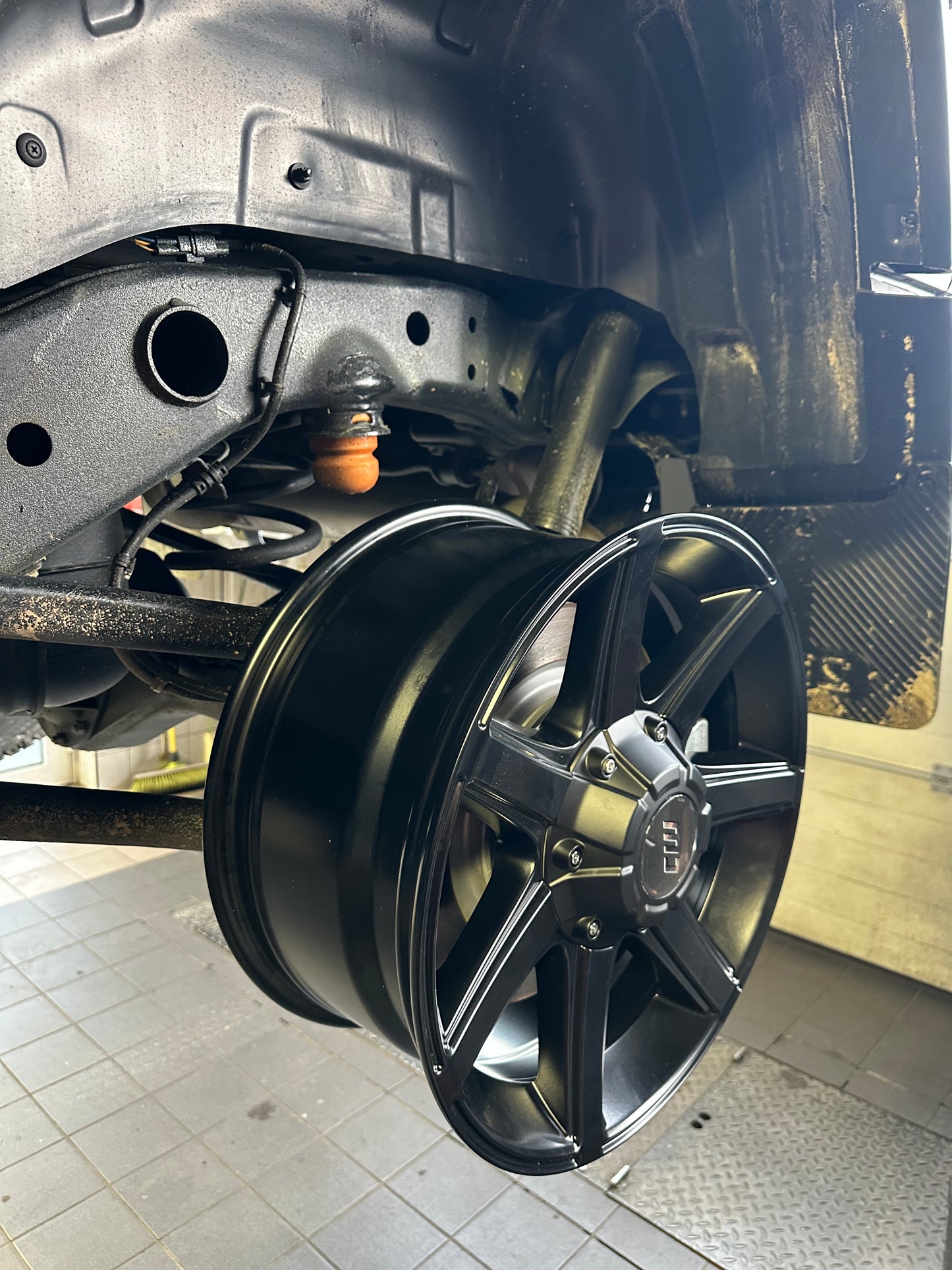 Borbet CWE 8x17 ET30 6x139,7 BAW 212