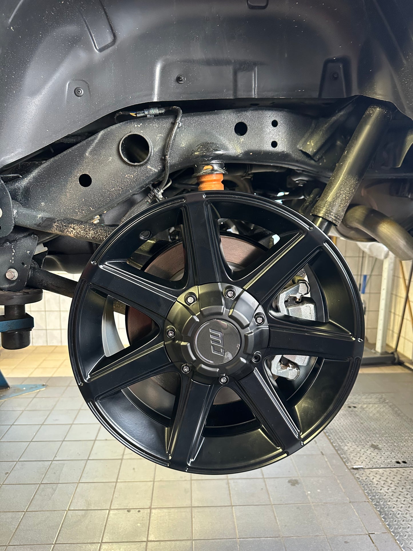 Borbet CWE 8x17 ET30 6x139,7 BAW 212