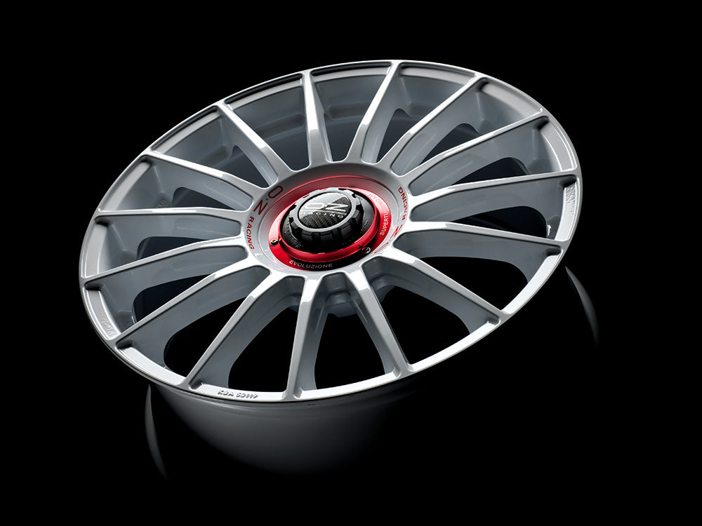 OZ Racing Superturismo WRC 8x18 ET45 5x114,3 Race White + Pirelli P-Zero HN 215/40 R18 89Y XL – Komplettradsatz inkl. Montage (4x)