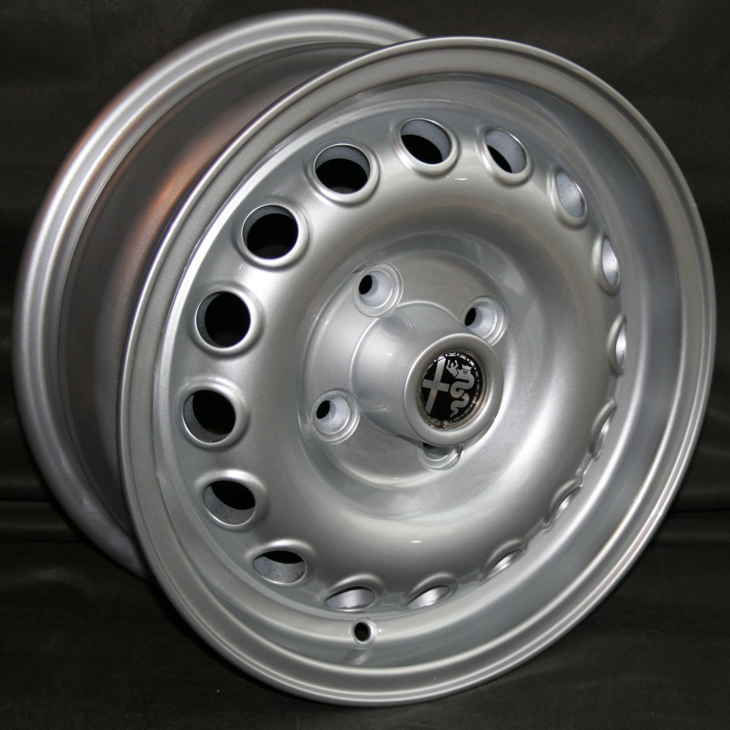 Maxlite GTA Style 6x14 ET30 4x108 - Retro-Felge silber mit Nabenkappen