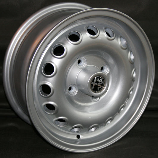 Maxlite GTA Style 6x14 ET30 4x108 - Retro-Felge silber mit Nabenkappen