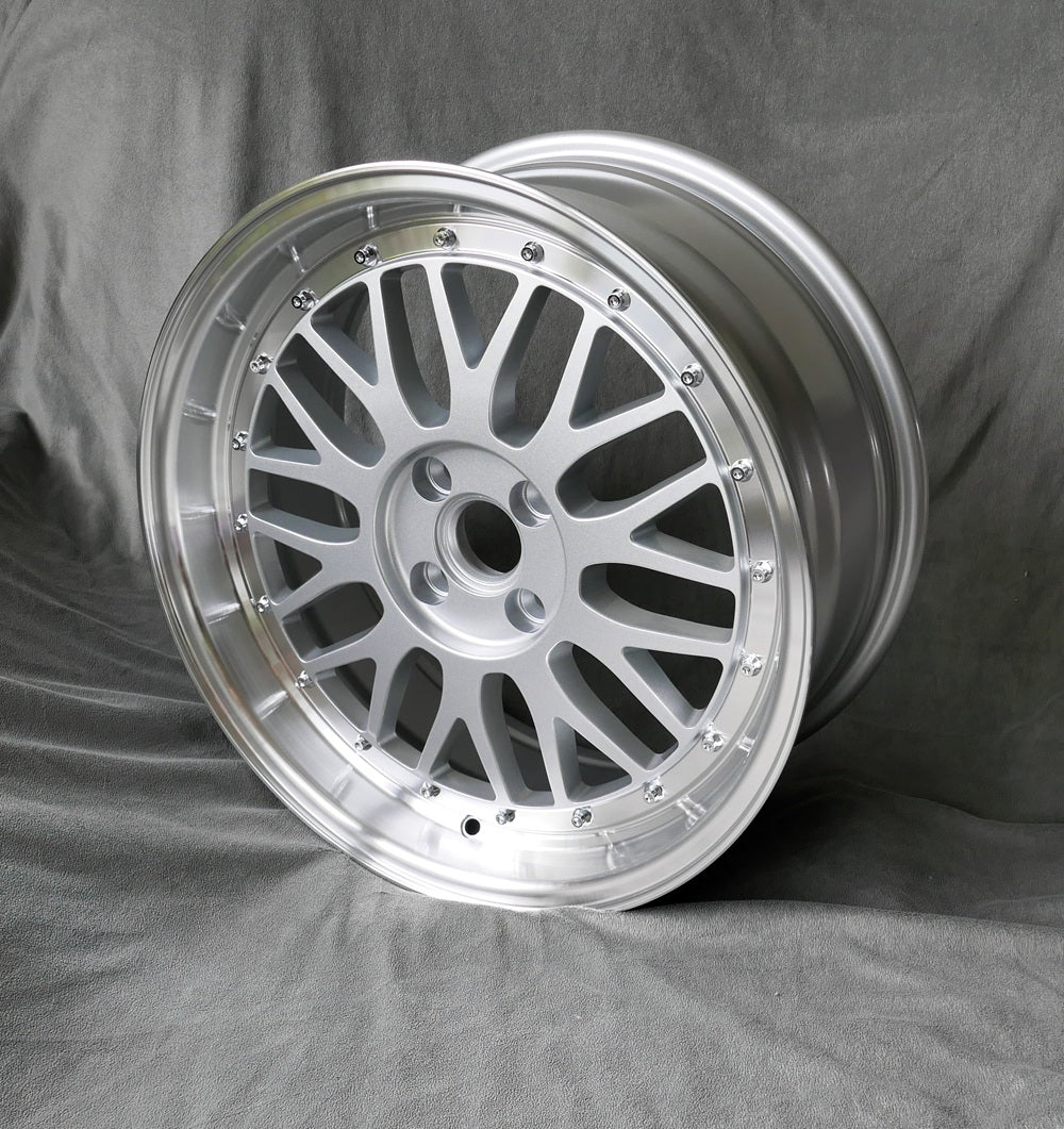 Maxilite 4X LE MANS STYLE, 7,5x17 BMW 3er E30 inkl. Radschrauben