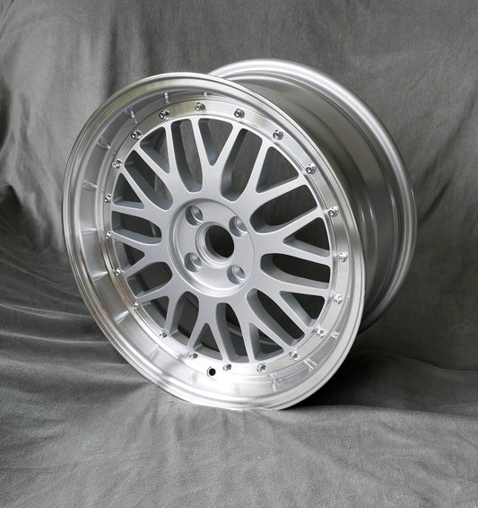 Maxilite 4X LE MANS STYLE, 7,5x17 BMW 3er E30 inkl. Radschrauben