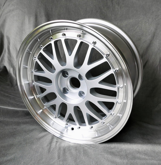 Maxilite 4X LE MANS STYLE, 8,5x17 BMW 3er E30 inkl. Radschrauben