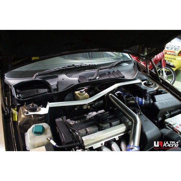 Ultra Racing UR-TW2-1305 – Vordere obere Domstrebe | Volvo 850 / V70