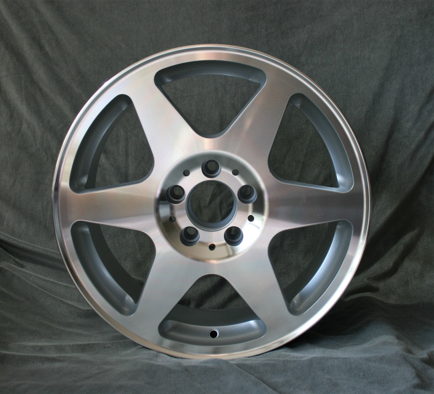 Maxlite Evo Style 7.5x17 ET37 5x112 - 4er Set mit Radschrauben Mercedes Audi