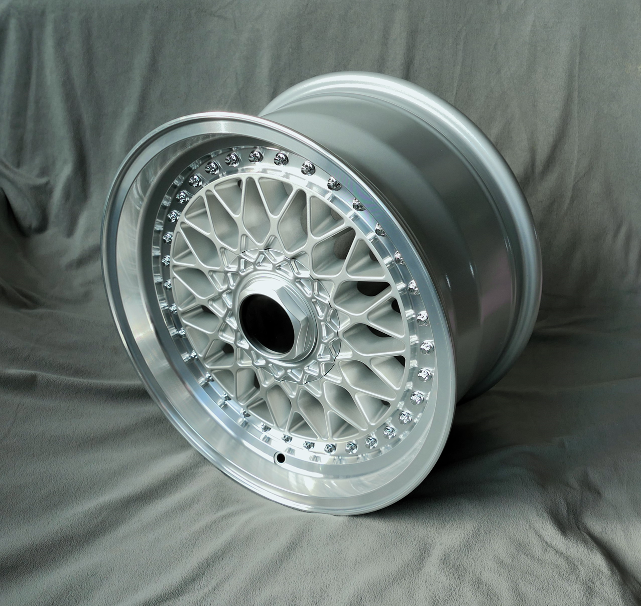 4x Super RS Style 7x16 ET28 4x100 Silber (inkl. Nabenkappe)